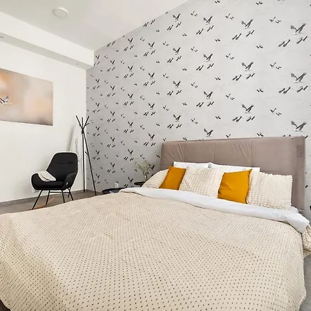 Enjoy Downtown Boutique #13 By Goodnite Cz Apartment