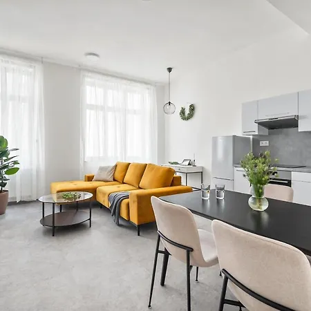 Enjoy Downtown Boutique #13 By Goodnite Cz Apartment