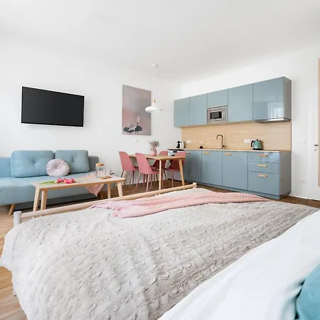 Enjoy Downtown Boutique #13 By Goodnite Cz Brno