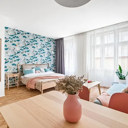 Apartment Enjoy Downtown Boutique #13 By Goodnite Cz