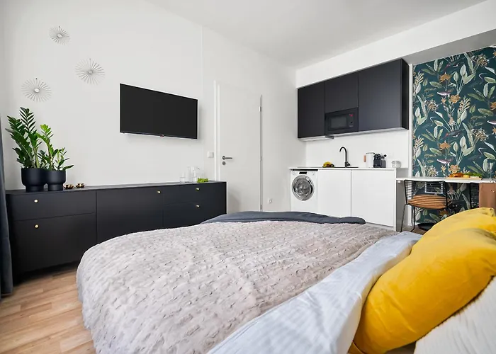 Enjoy Downtown Boutique #13 By Goodnite Cz * Brno